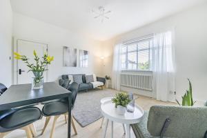 London Calling 3 bed 3 baths 5 mins from trainCity