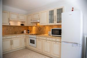 Spacious studio 4 minutes walk from the Beaches