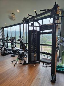 1BDR Roof pool 500m to beach Great gym Parking