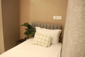 Downtown 2 and half BHK Appt Mahalaxmi, 1201