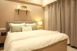 Downtown 2 and half BHK Appt Mahalaxmi, 1201