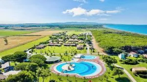 ISA-Village with swimming-pool in Montalto Marina just 100 meters from the beach, mobile homes with air conditioning and private outdoor area - Musignano