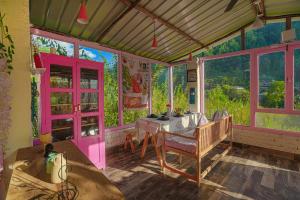 SaffronStays Fairytale Villa - 3 bedroom villa in orchards and access to the river