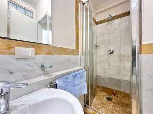 GOLDEN LUXE - Jacuzzi Modern Front Sea Private Parking