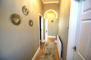 Large Bungalow - Sleeps 8 - 3 Large Beds - 2 Bathrooms - Off Street Parking - Pets Welcome - Very Large Enclosed Gardens - Fast Wifi