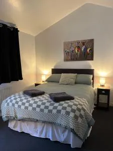 Central Town House, Moville - 格林卡斯尔