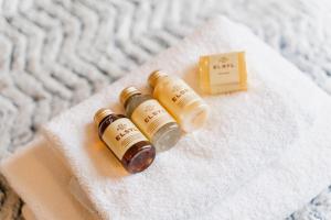 2 adjacent homes - totalling seven bedrooms - near to Chester - Sleeps up to 25