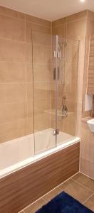 London Serviced Accommodation x RM13 x DM 4 Weekly x Monthly Offers