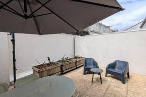 T2 with terrace near Les Minimes