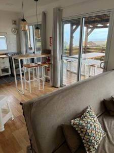 #QuedateAqui - casa adelante