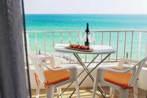 Host Wise - Terrace & Ocean View Flat