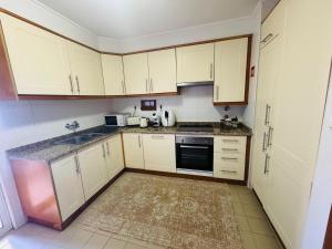 Azor International Apartment II