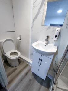 Rowan Studio - City Centre Self Contained One-Bed Flat