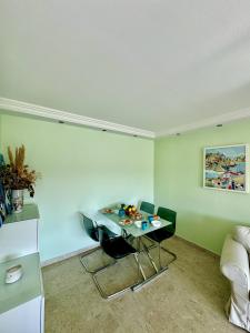 2 pieces proche mer GOLDEN