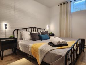 Luxury Retreat with Hot Tub - EV Chrger & Parking