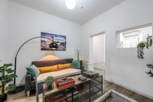 Latina Corporate Housing with Billard &Darts