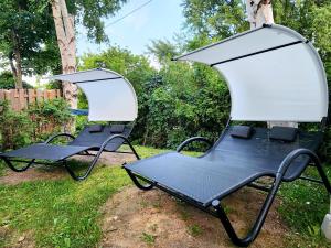 Luxury Retreat with Hot Tub - EV Chrger & Parking