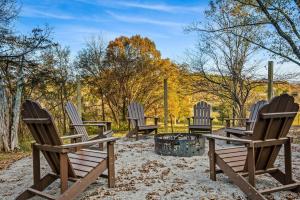 Hilltop Escape Serene Cabin Dog-friendly near Gatlinburg