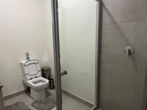 Spacious 2 Bedroom Apartment in Carslwald, Midrand - Business and Family friendly - 1 Harriet Place