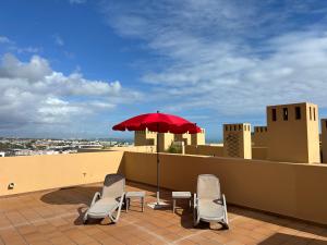 Modern apartment with in-&outside pool, sauna&gym, heating, rooftop terrace with amazing sea&mountains view