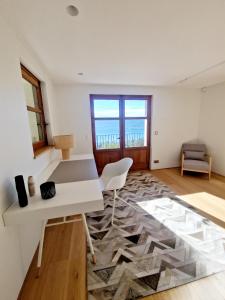 Villas Villa Savoie - luxe et serenite- piscine et jacuzzi - vue panoramique sur le lac d Annecy : photos des chambres