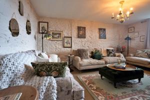 Finest Retreats - Blackclough Farmhouse at Blackclough Farm