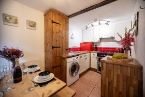 A charming pet-friendly 2-bedroom cottage