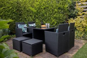 A charming pet-friendly 2-bedroom cottage