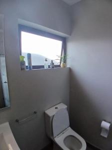 Secure 1 Bedroom Apartment in Midrand, Waterfall City - Lock Up and Go - Free WIFI and Parking - 5 Elizabeth Place