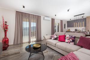 SROK luxury apartment with pool