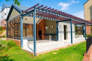 Secure 1 Bedroom Apartment in Midrand, Waterfall City - Lock Up and Go - Free WIFI and Parking - 5 Elizabeth Place