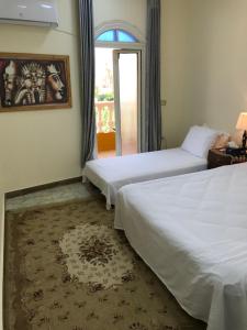 Sakkara pyramid inn hotel