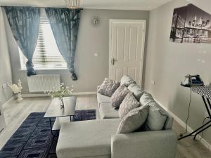 Luxurious Wolverhampton Retreat with 4 Bedrooms