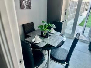 Luxurious Wolverhampton Retreat with 4 Bedrooms