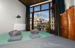 Taksim-Galata Tower Is Almost In Your Bedroom And In The Balconies Rooftop Terrace with Golden Horn View