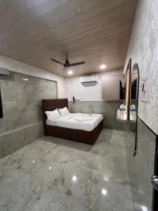 Hotel Newyork by Stayzy Rooms