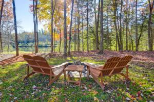 Private Hot Tub Waterfront Home along Eagle River