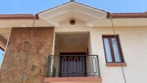 Departamento amoblado en segundo piso - Uriondo