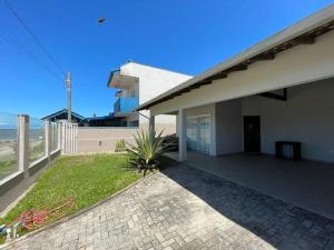 Casa frente Mar com Piscina!