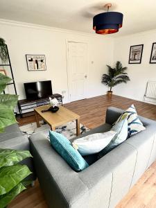 7 guests house Old Trafford,Media City,City centre, Free parking