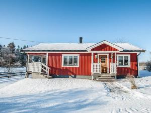 Awesome Home In Åseda With 2 Bedrooms And Wifi