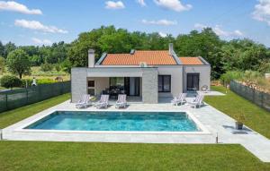 3 Bedroom Lovely Home In Santalezi