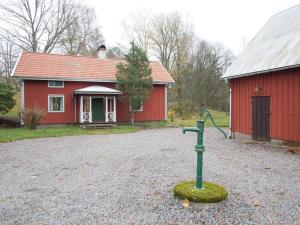 Nice Home In Vessigebro With 2 Bedrooms And Wifi