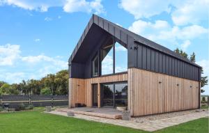 Amazing Home In Nowe Warpno With Sauna