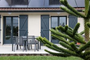 Maisons de vacances Maison moderne avec terrasse et parking : photos des chambres
