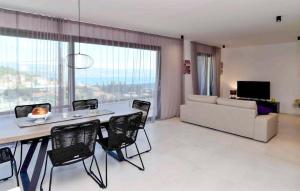 Cozy Home In Icici With Harbor View 