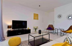 Cozy Home In Icici With Harbor View 