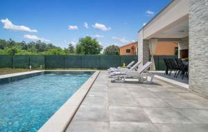 3 Bedroom Lovely Home In Santalezi 