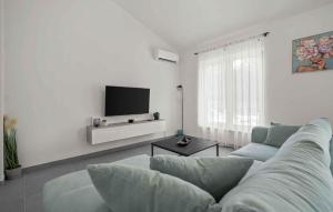 3 Bedroom Lovely Home In Santalezi 