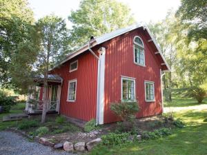 Nice Home In Vessigebro With 2 Bedrooms And Wifi